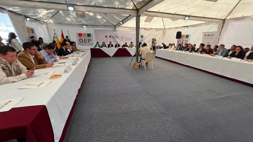 La cumbre de este lunes convocada por el Órgano Electoral. Foto: TSE