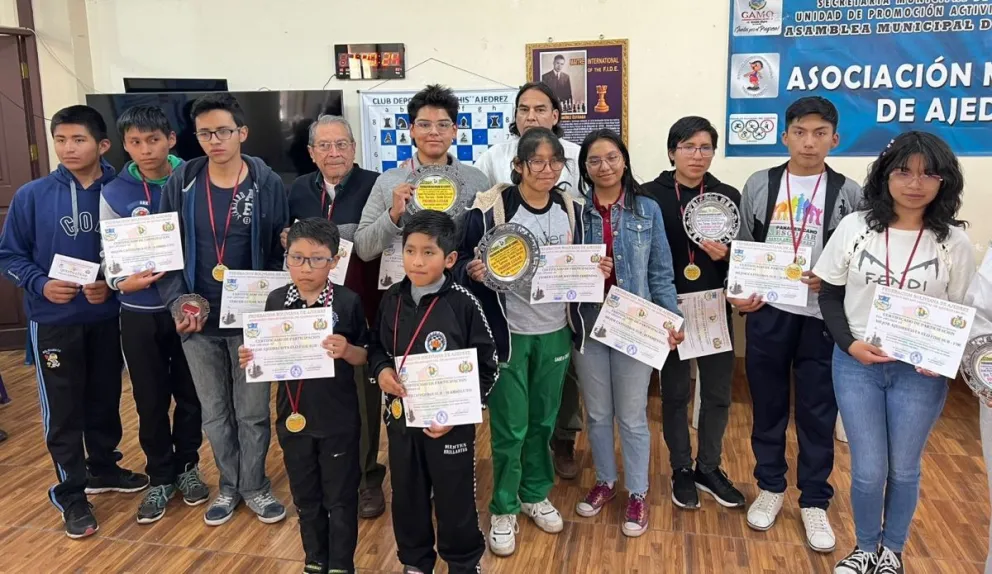 Los premiados del Grand Prix disputado en Oruro. Foto: Federación Boliviana de Ajedrez.