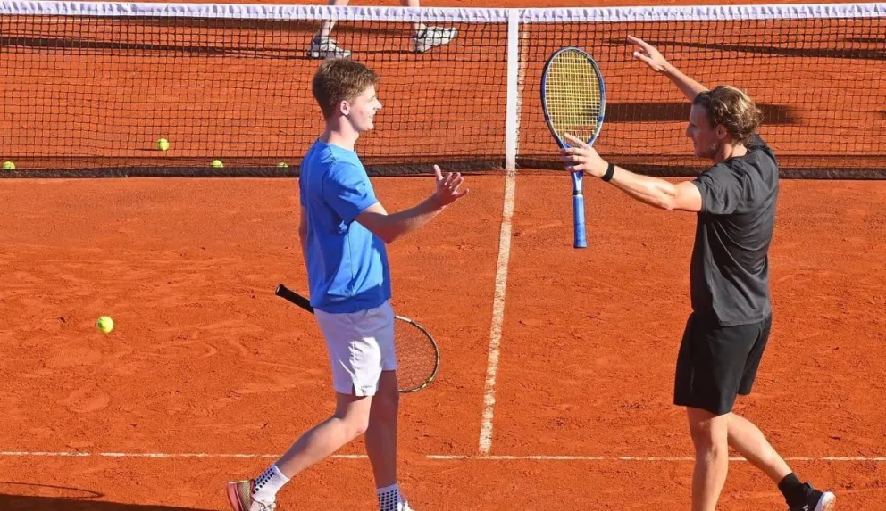 Forlán (de negro) durante su entrenamiento de este lunes. Foto: Uruguay Open.