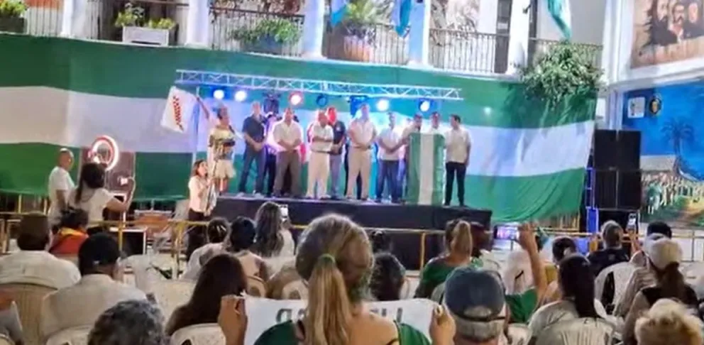 La asamblea ciudadana de Santa Cruz reunida en pasado viernes. Foto: Agencia de Noticias Digital