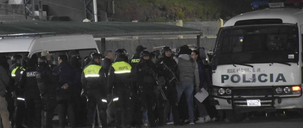 Los detenidos en el desbloqueo de Parotani fueron trasladados a La Paz. Foto: APG