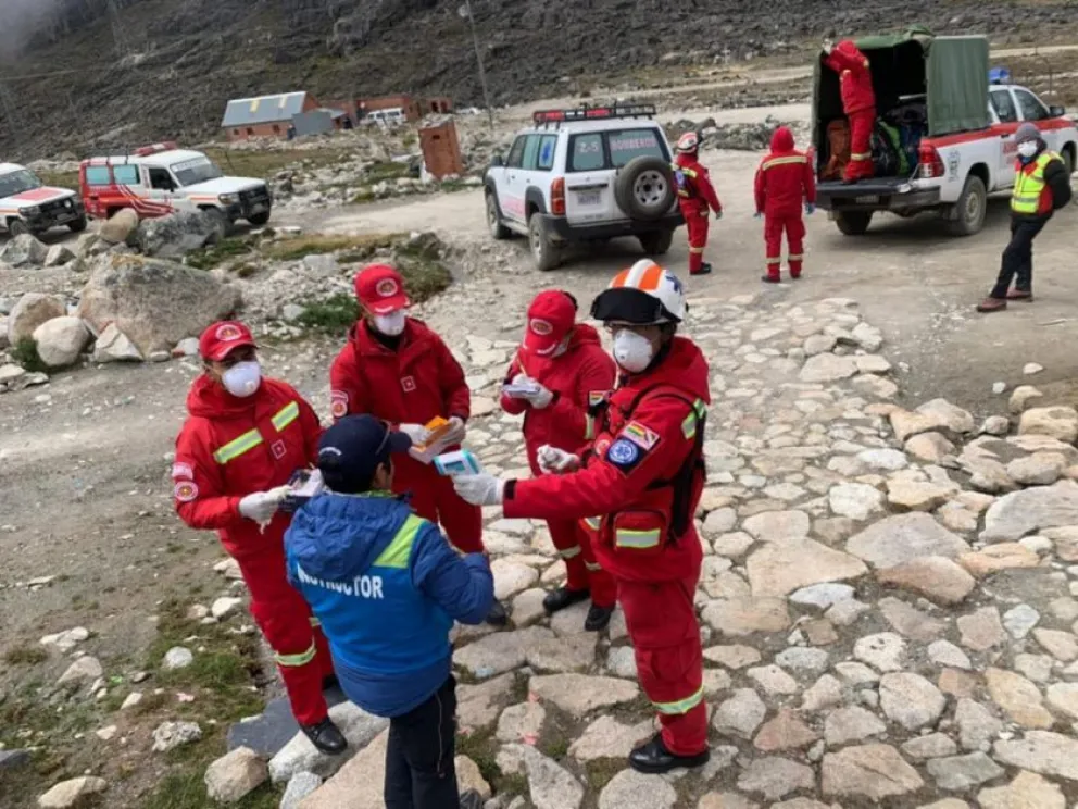 Personal de Bomberos en un rescate anterior. Foto: Archivo ABI