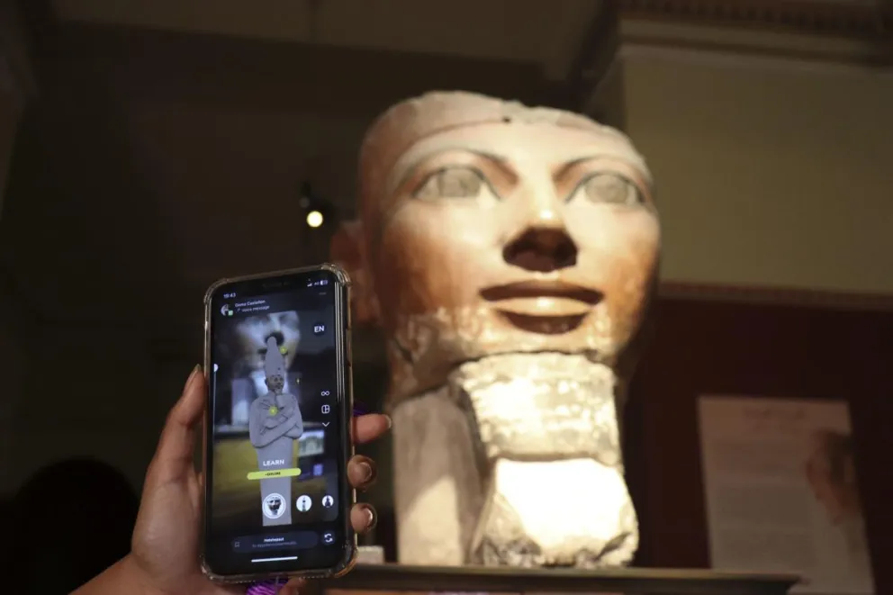 El busto de Hatsepsut observado a través del filtro. Foto: EFE