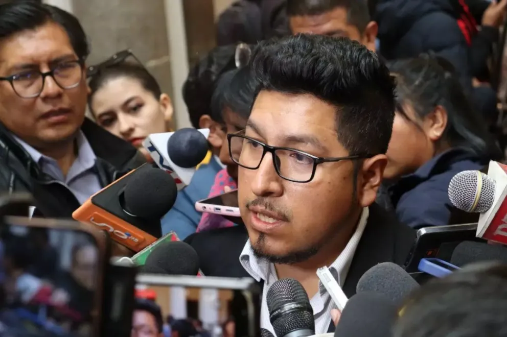 Omar Yujra, presidente de la Cámara de Diputados, en contacto con los periodistas. Foto: Cámara de Diputados
