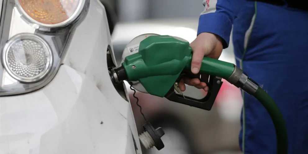 Carguío de combustible. Foto: Ahora el Pueblo