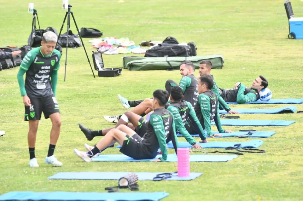 Siete de los ocho futbolistas que no viajarán a Ecuador. Foto: APG.