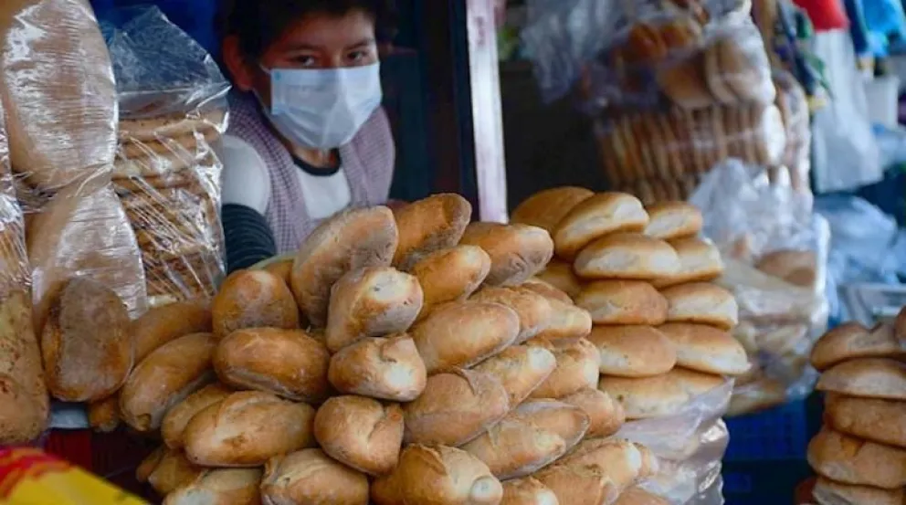 Un puesto de venta de pan en la ciudad de Cochabamba. Foto: Carlos López