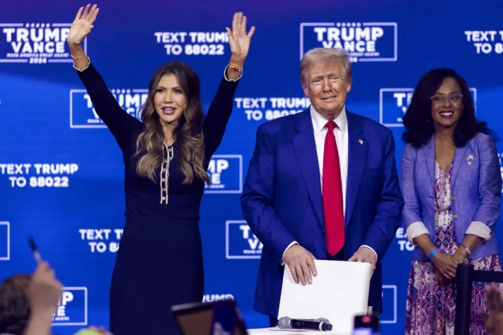 Donald Trump con Kristi Noem. Foto: EFE