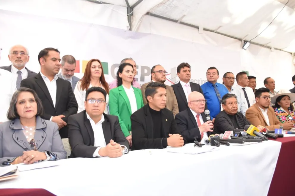 Participantes en la cumbre política del pasado lunes en el TSE. Foto: APG