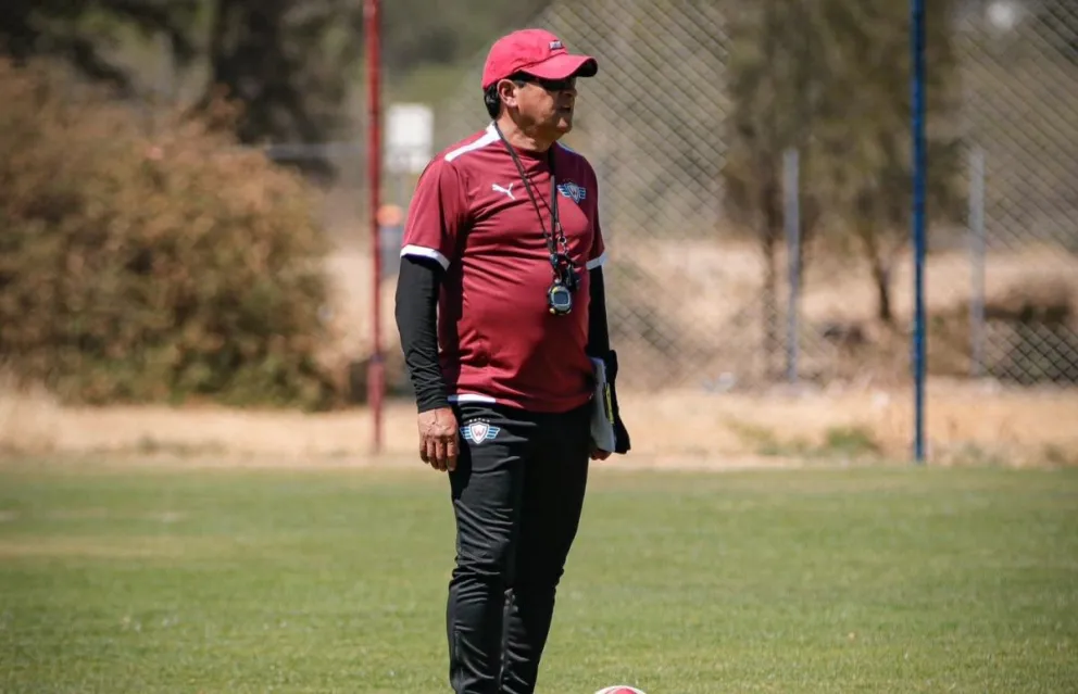 Eduardo Villegas dejó de ser el entrenador de los rojos. Foto: Wilstermann