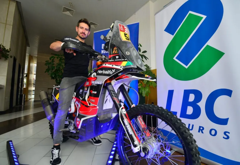 Daniel Nosiglia sobre su motocicleta en la presentación de este miércoles. Foto: Team LBC.