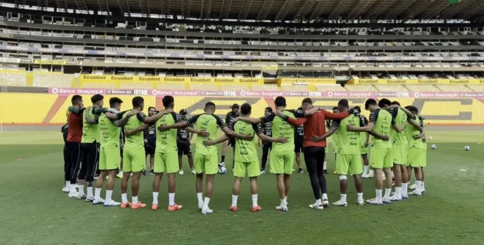 La Selección previo a su entrenamiento en el Banco Pichincha. Foto: Captura de pantalla.