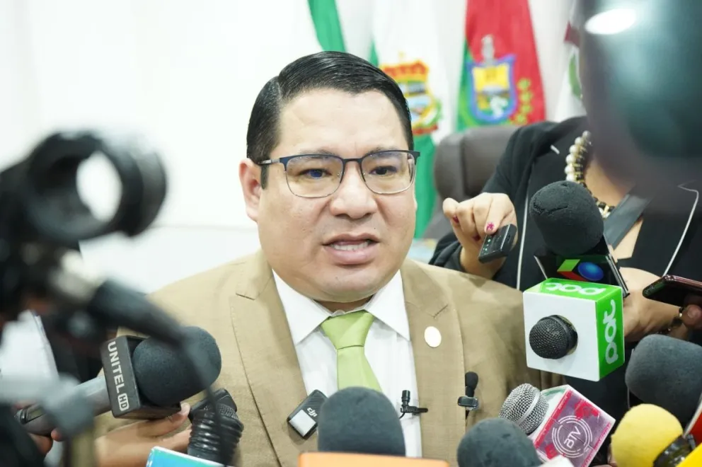 El fiscal general del Estado, Roger Mariaca, en un contacto con los medios. Foto: Ministerio Público