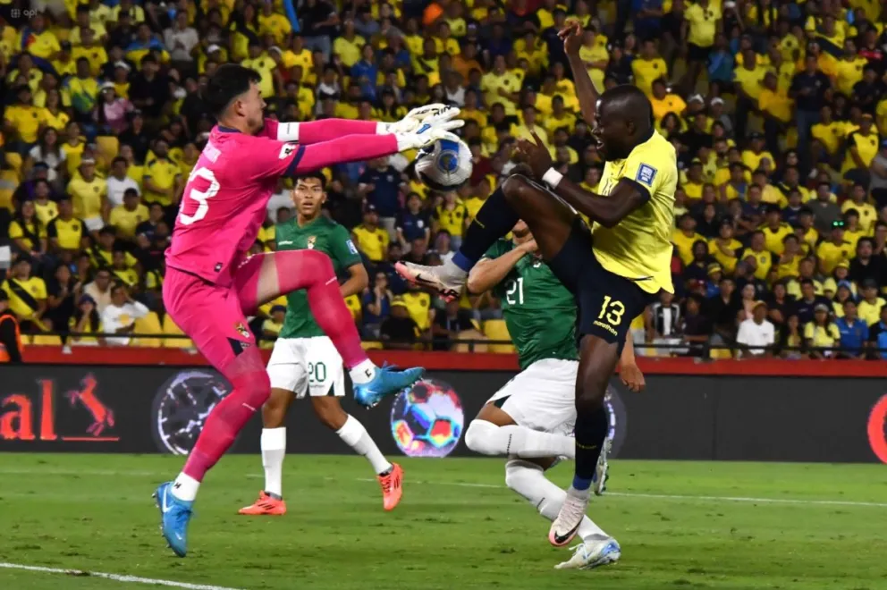 Viscarra sale apresurado ante los errores de sus defensores. Foto: APG