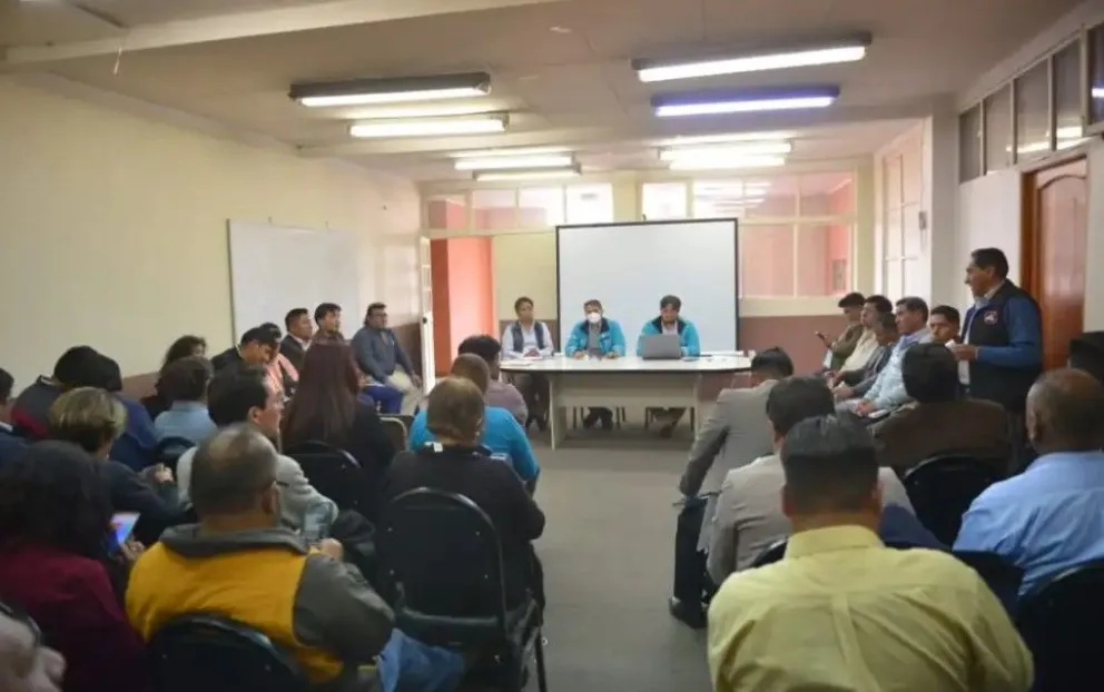 La reunión de los choferes con juntas vecinales, gremiales y otros sectores. Foto: AMUN