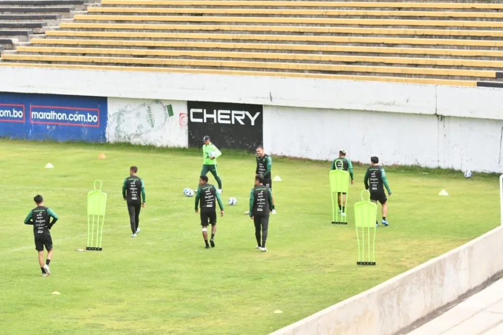 Siete de los ocho jugadores que se quedaron en La Paz para enfrentar a Paraguay. Foto: APG.