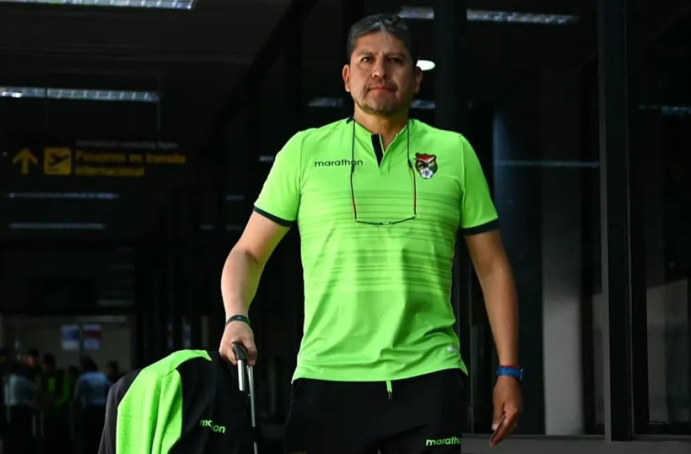 Óscar Villegas entrenador del seleccionado nacional que pidió dejar atrás la derrota ante Ecuador. Foto: FBF