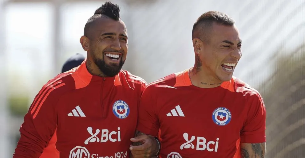 Arturo Vidal (izq.), regresa a la convocatoria de Chile, junto a Eduardo Vargas. Foto: EFE