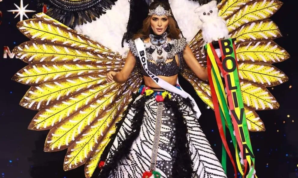 Juliana Barrientos en traje típico en la competencia preliminar, con símbolos de la sabiduría en la danza de los Tobas. Foto: Miss Bolivia Club