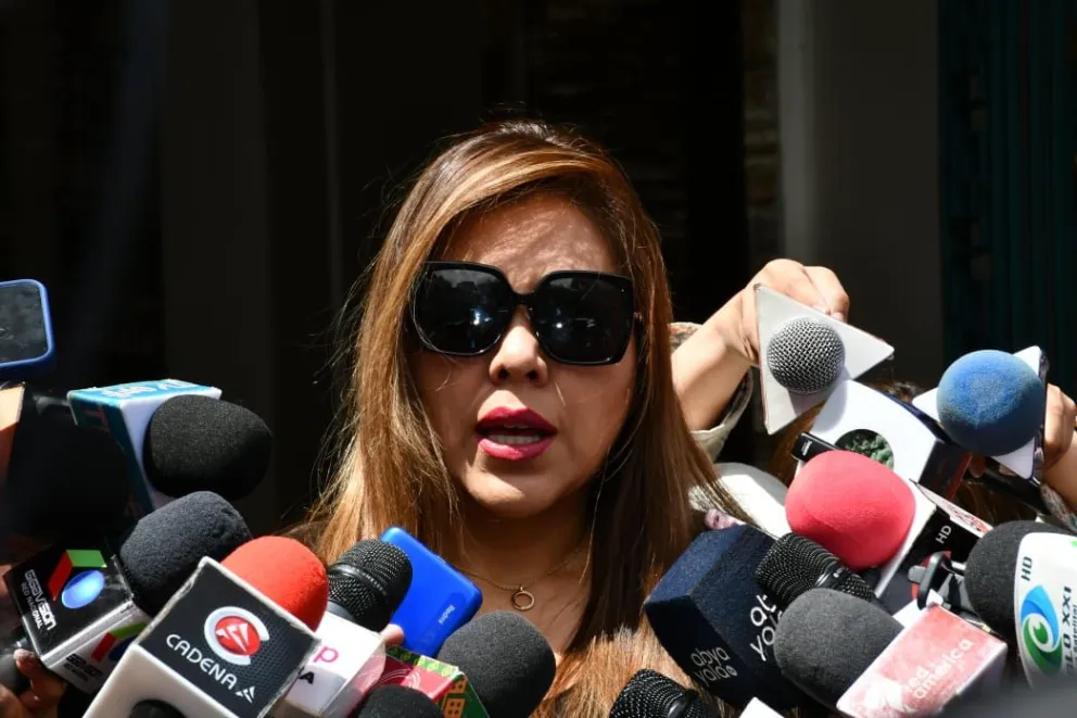 La viceministra de Comunicación, Gabriela Alcón, este viernes en plaza Murillo. Foto: APG