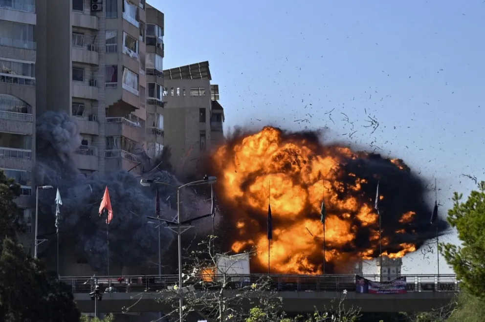 El Ejército israelí bombardeó este viernes el sur de Beirut, un bastión del grupo chií libanés Hezbollah. Foto: EFE