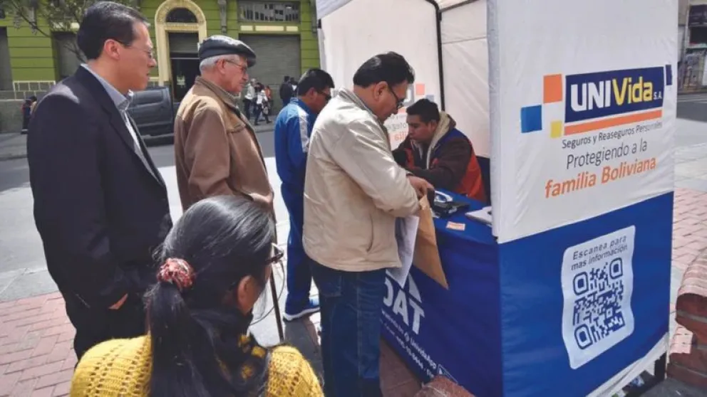 Comercialización del SOAT en una caseta. Foto: Red Uno