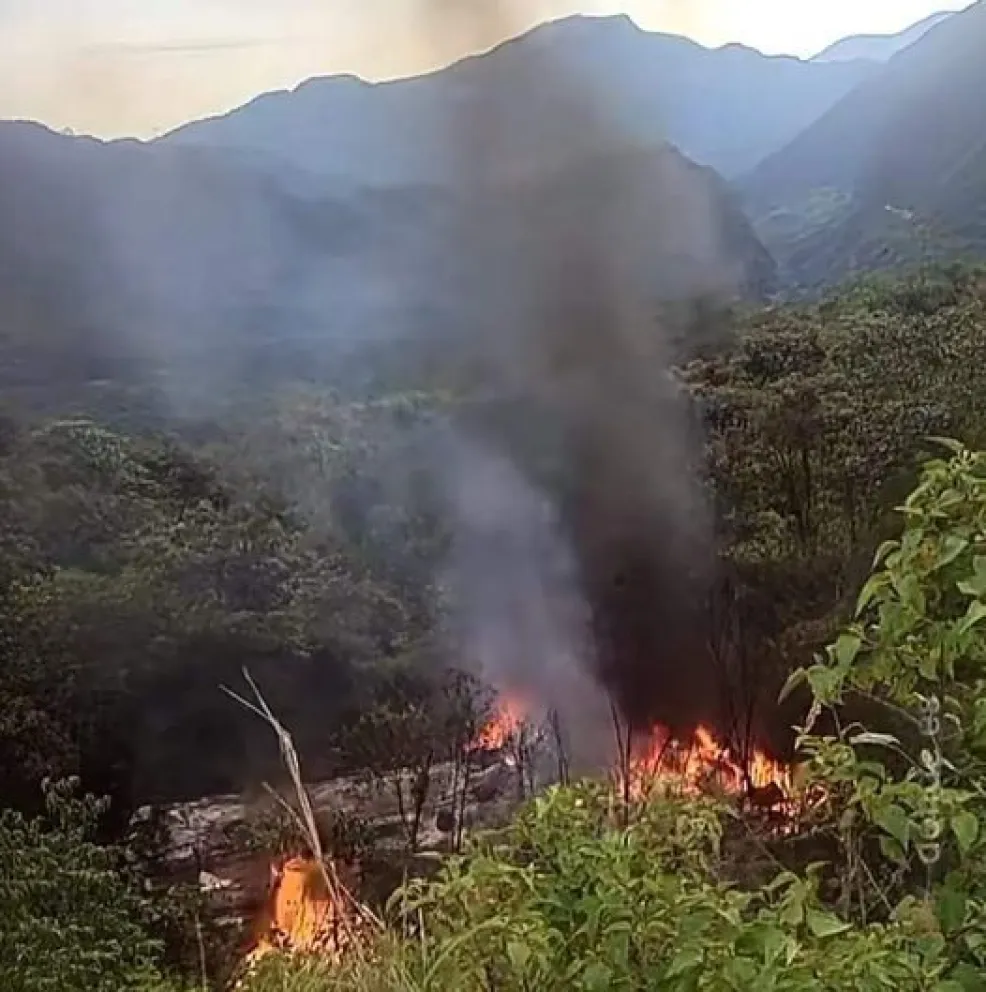 El incendio del camión. Foto: FM Bolivia