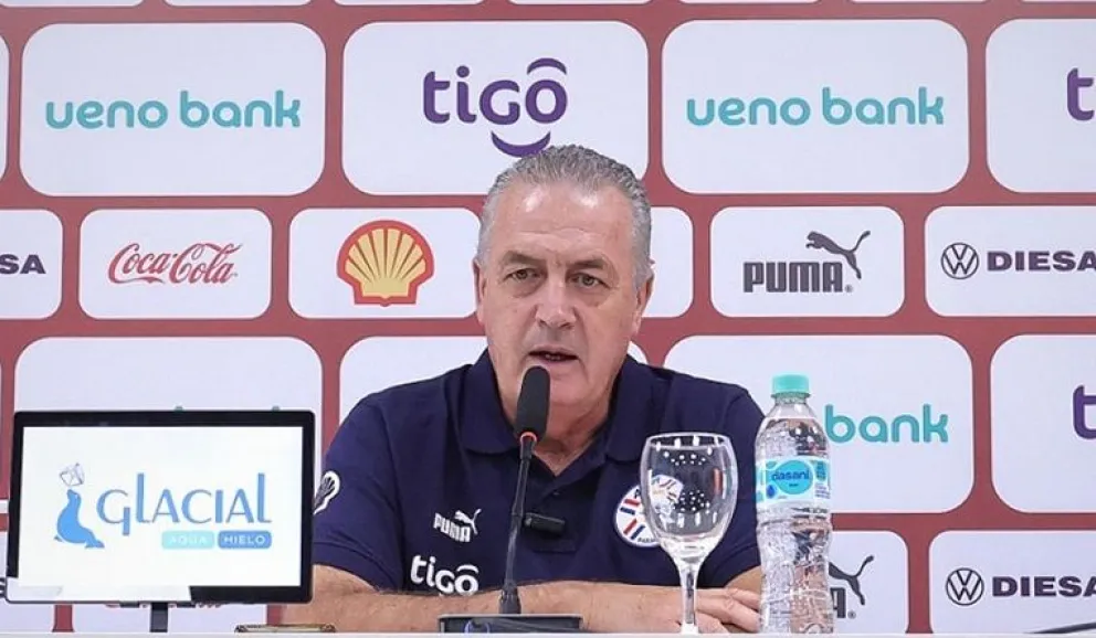 Alfaro durante la rueda de prensa. Foto: Selección Paraguaya.