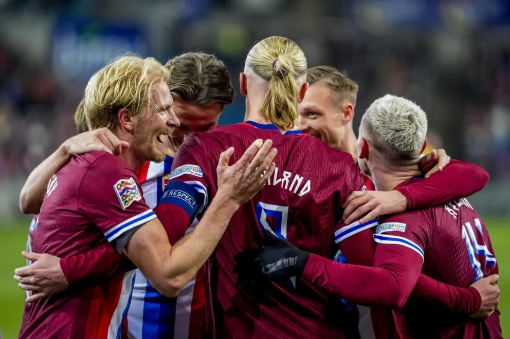 Festejo de los futbolistas de Noruega por uno de sus goles. Foto: EFE.