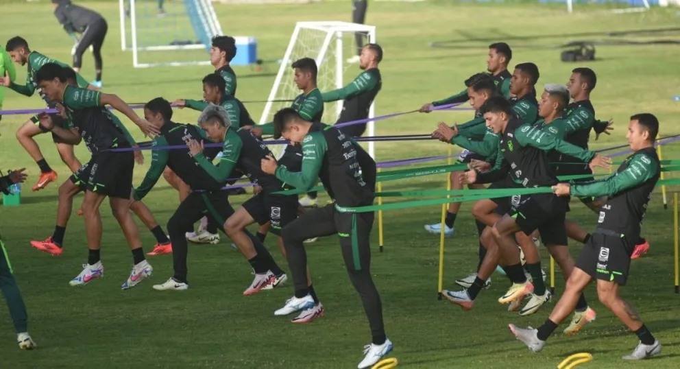 La primera parte del trabajo de este domingo en el estadio Rafael Mendoza. Foto: APG