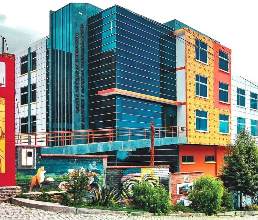 Fachada de la Escuela Superior de Formación de Maestros donde se denunció la estafa. Foto: ESFM Santiago de Huata