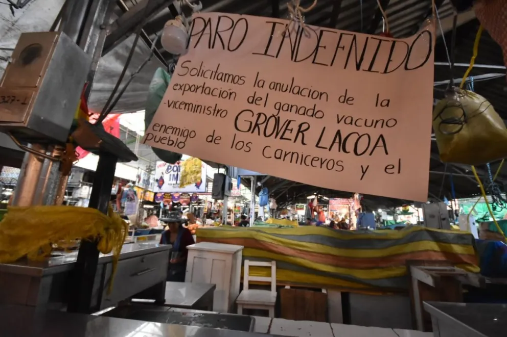 Carniceros en Cochabamba en el mercado Calatayud acatan el paro. Foto: APG
