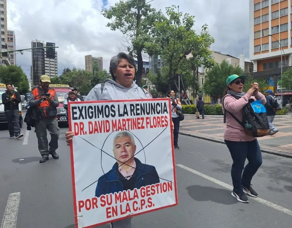 Protesta de los trabajadores de la Caja Petrolera, en demanda de la destitución del director de esa institución. Foto: Carlos Quisbert