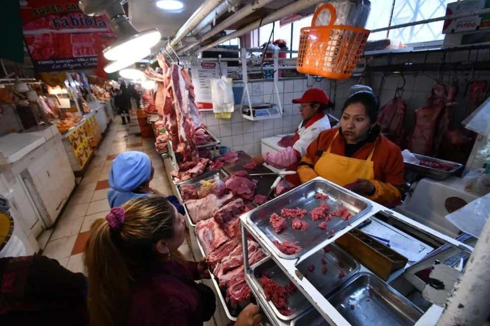 Un puesto de venta de carne en La Paz, ayer, lunes. Foto: APG