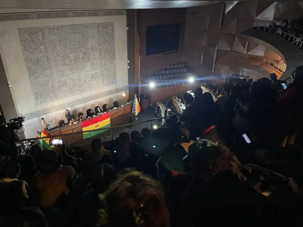 El hemiciclo se quedó por varios minutos sin luz en la sesión del pasado 6 de junio. Foto: Prensa Diputada Luisa Nayar