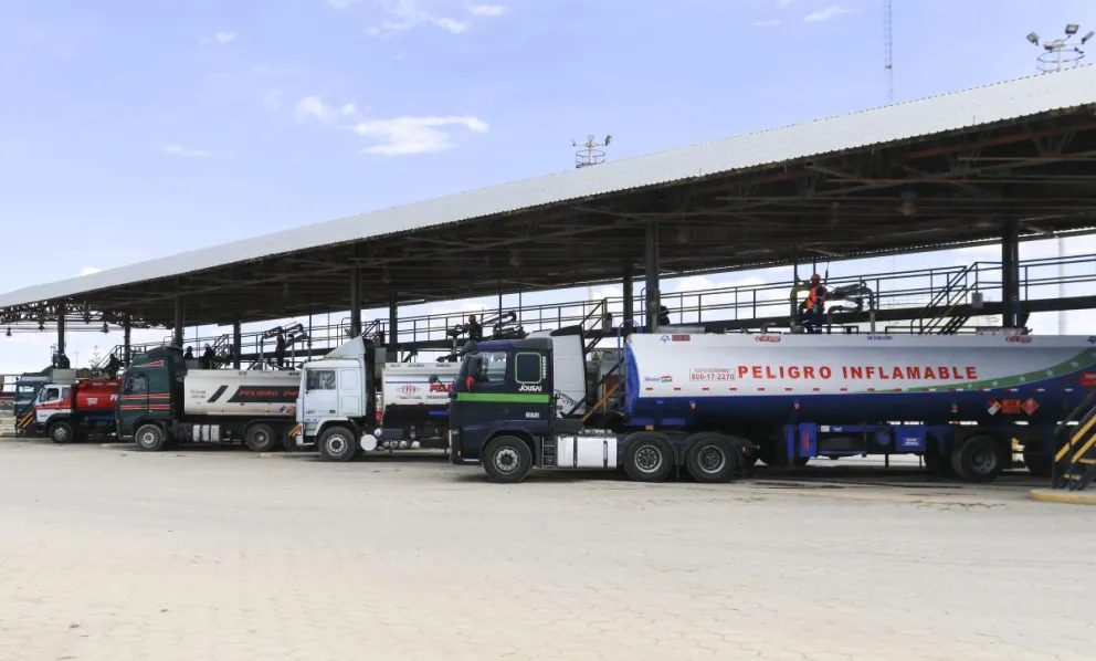Cisternas que abastecen el mercado local, imagen referencial. Foto: APG