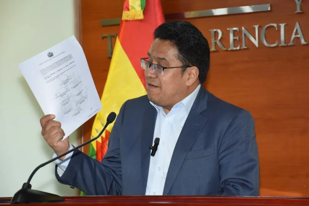 El ministro de Justicia, César Siles, durante sus declaraciones de hoy. Foto: APG