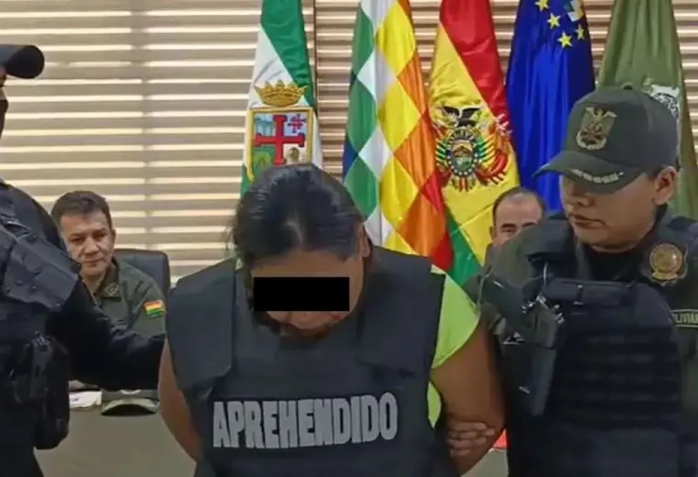 La mujer agresora aprehendida. Foto: El Deber