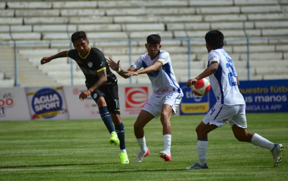 Una incidencia del encuentro disputado en la Capital de Pagador. Foto: APG