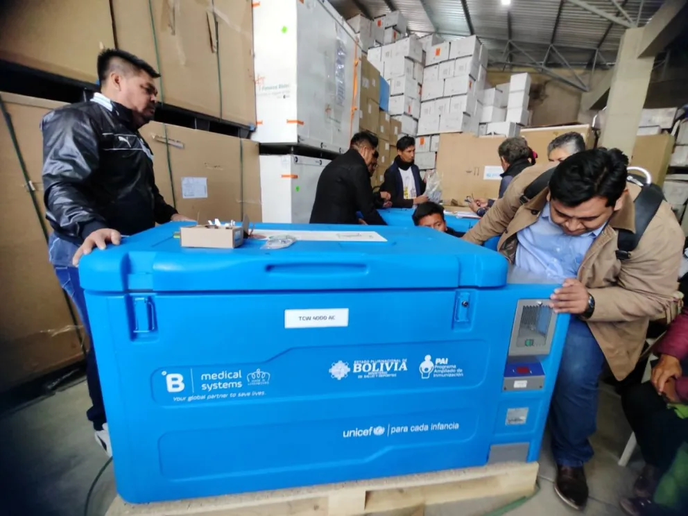 Un equipo para transportar las dosis, garantizando la cadena de frío. Foto: Ministerio de Salud