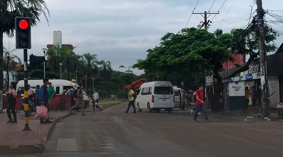 Santa Cruz sin micros por paro de transporte urbano, este es el panorama desde la zona el 2do anillo avenid Grigotá. Foto: Red Uno