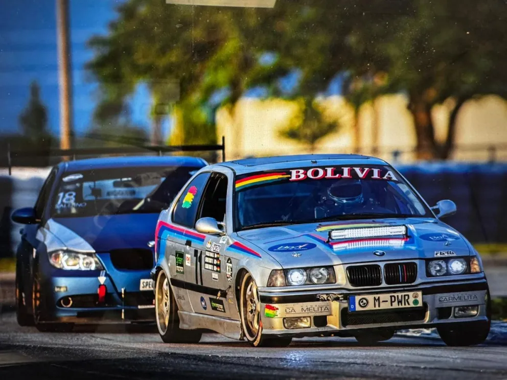 El coche de los pilotos nacionales en una pasada carrera en Estados Unidos. Foto: BRT.
