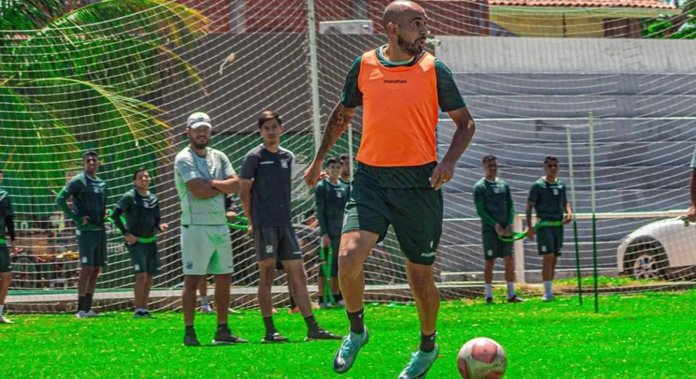 El argentino Marcos Riquelme es una de las cartas de gol del club cruceño. Foto: Oriente Petrolero.