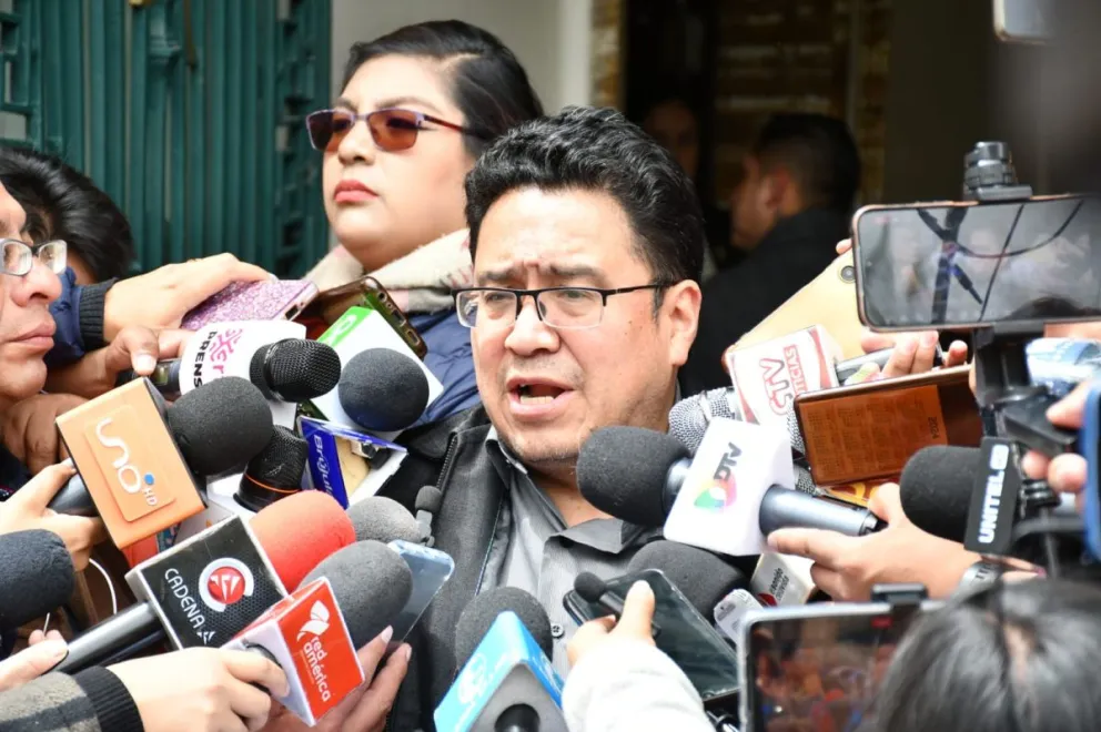 El ministro de justicia, Cesar Siles, este viernes en plaza Murillo. Foto: APG