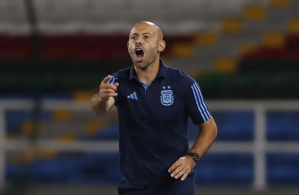 Javier Mascherano en uno de los partidos dirigiendo a la selección Sub 20 de su país. Foto: EFE