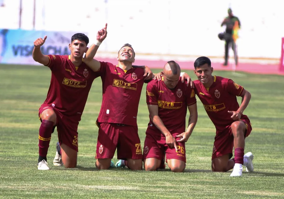 La celebración de los jugadores orureños que están a un paso de jugar en la División Profesional. Foto: APG