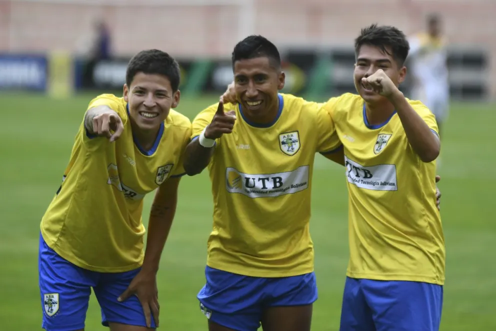 Los jugadores de ABB celebran el pase a la final de la Copa Simón Bolívar. Foto: APG