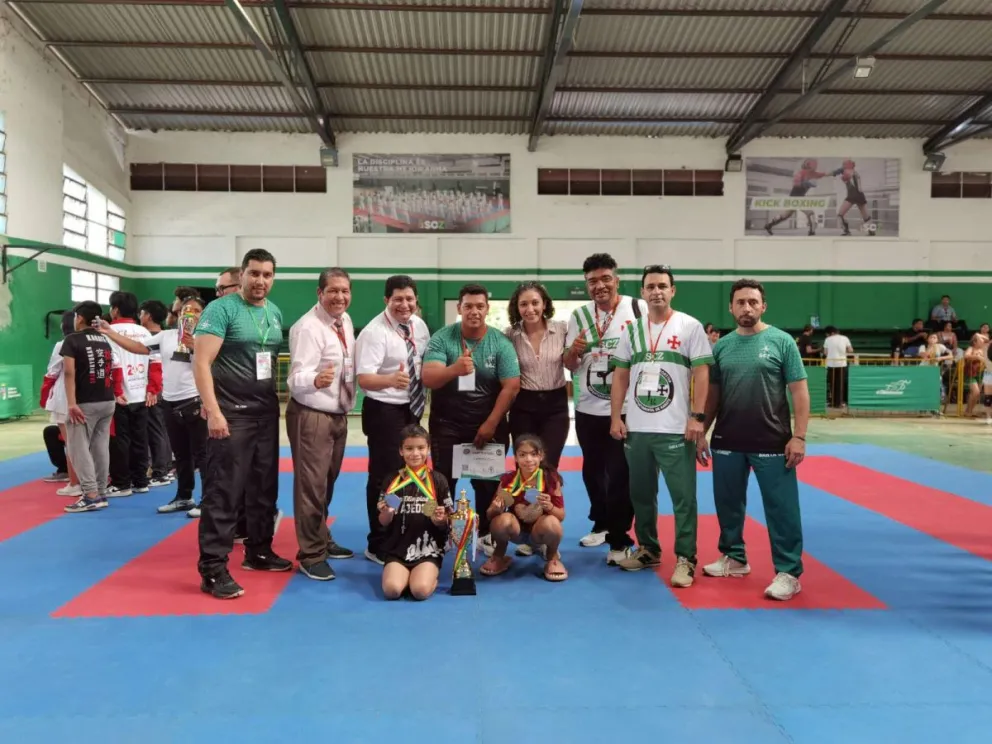 Parte de la delegación cruceña celebra su triunfo. Foto: ADK Santa Cruz.
