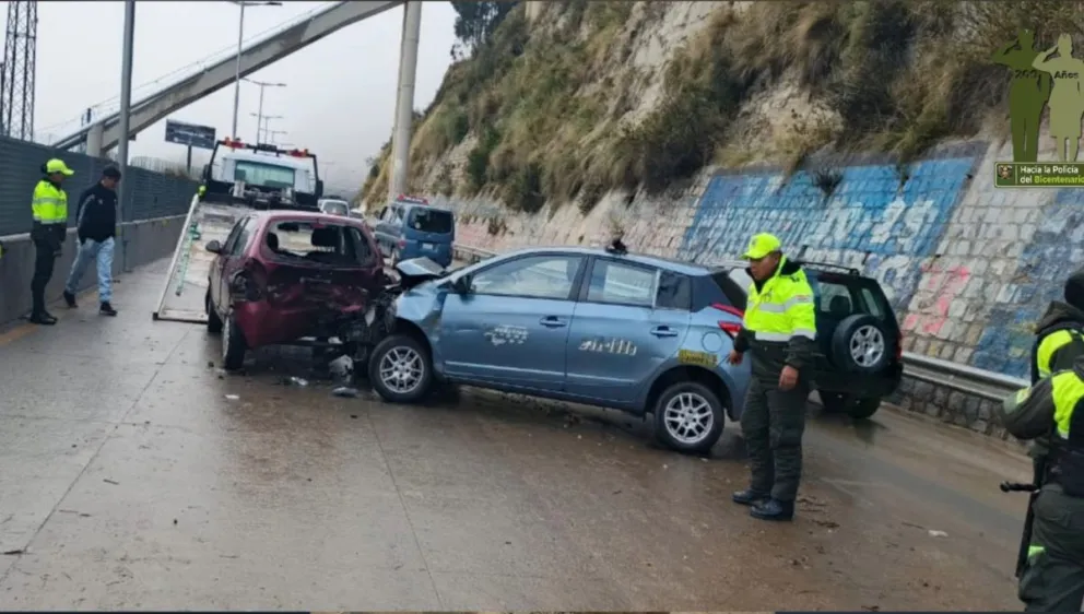 Los vehículos que resultaron afectados por el triple choque. Foto: Comando Departamental de la Policía.