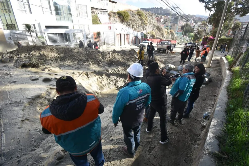 Trabajos de limpieza del material de arrastre en la zona de Bajo Llojeta. Foto: GAMLP